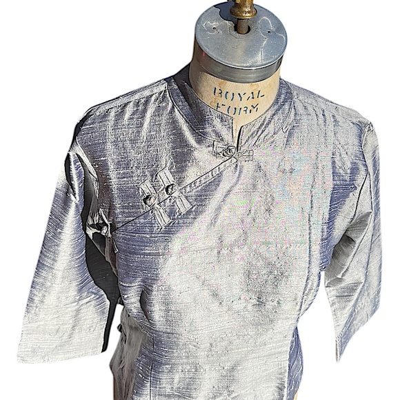 Anthropologie stunning platinum silver silk modern cheongsam blouse. Size Large - Picture 4 of 7